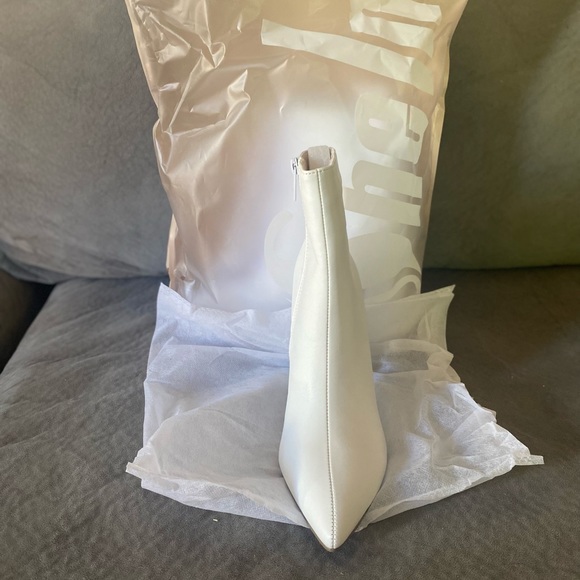 SHEIN white boots - Picture 5 of 5